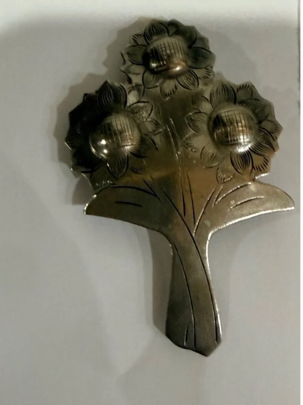 vintage 1950’s silvertone brooch three-sunflower bouquet design